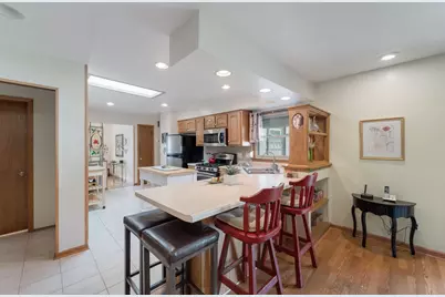 4109 W Hemlock St, Milwaukee, WI 53209 - Photo 8