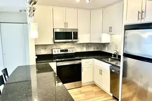 1660 N Prospect Ave, Milwaukee, WI 53202 - Photo 2