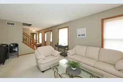 8795 S Lizanne Dr, Oak Creek, WI 53154 - Photo 8