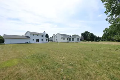 8795 S Lizanne Dr, Oak Creek, WI 53154 - Photo 38