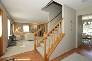 8795 S Lizanne Dr, Oak Creek, WI 53154 - Photo 6