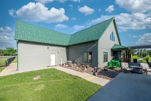 22200 W 6 Mile Rd, Racine, WI 53126 - Photo 12