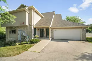 9140 W Elm Ct, Franklin, WI 53132 - Photo 2