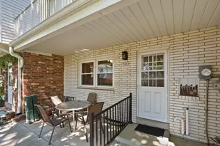 5069 W Colonial Ct, Greenfield, WI 53220 - Photo 2