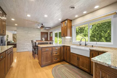 818  Badger Ln, West Bend, WI 53095 - Photo 6