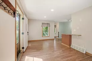8710 Buena Dr, Burlington, WI 53105 - Photo 10