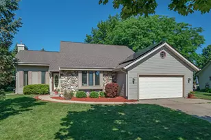 1716 Erin Ln, Waukesha, WI 53188 - Photo 2