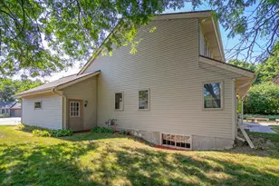 1716 Erin Ln, Waukesha, WI 53188 - Photo 52