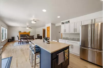 W273N2420  Arlington Ct, Pewaukee, WI 53072 - Photo 8