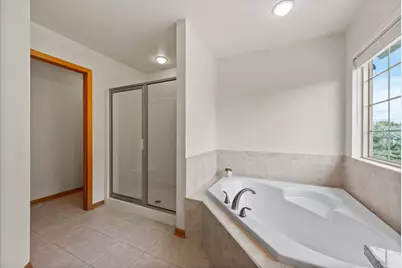 W273N2420  Arlington Ct, Pewaukee, WI 53072 - Photo 24