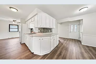 1542 W Iona Ter, Milwaukee, WI 53221 - Photo 10