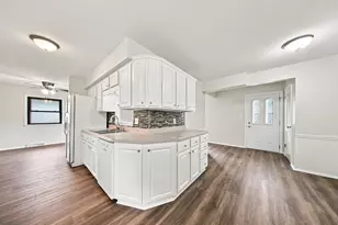 1542 W Iona Terrace, Milwaukee, WI 53221 - Photo 10