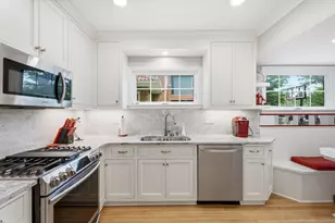 1534 Upper Parkway, Wauwatosa, WI 53213 - Photo 8