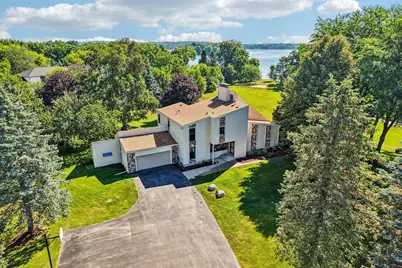 N61W35366  Mariner Ct, Oconomowoc, WI 53066 - Photo 2