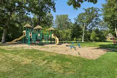 N61W35366  Mariner Ct, Oconomowoc, WI 53066 - Photo 48