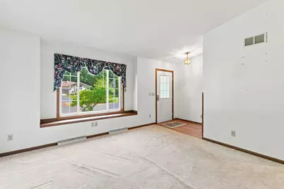 117  Manor Ct, Slinger, WI 53086 - Photo 4