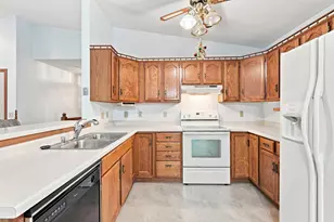 117 Manor Ct, Slinger, WI 53086 - Photo 10