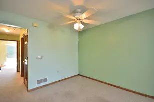 306 Hartford Square, Hartford, WI 53027 - Photo 6