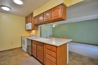 306  Hartford Sq #3, Hartford, WI 53027 - Photo 10