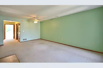 306  Hartford Sq #3, Hartford, WI 53027 - Photo 2