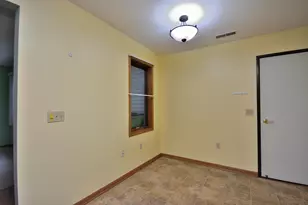 306 Hartford Square, Hartford, WI 53027 - Photo 12