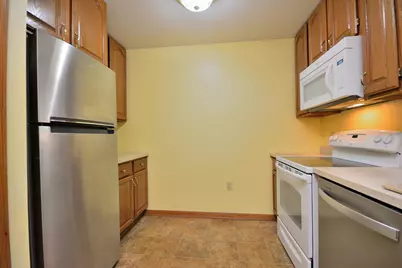 306  Hartford Sq #3, Hartford, WI 53027 - Photo 8