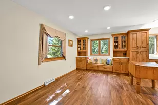 W264S7300 Kings Peak Ct, Vernon, WI 53189 - Photo 8