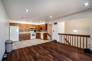 6441 S Crabapple Ct, Oak Creek, WI 53154 - Photo 4