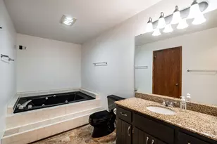 6441 S Crabapple Ct, Oak Creek, WI 53154 - Photo 10