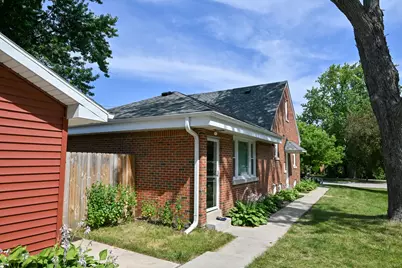 8001 W Cold Spring Rd, Greenfield, WI 53220 - Photo 20