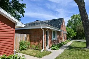8001 W Cold Spring Rd, Greenfield, WI 53220 - Photo 20