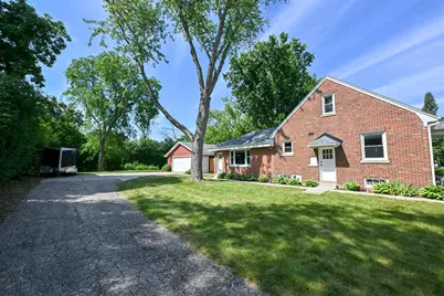 8001 W Cold Spring Rd, Greenfield, WI 53220 - Photo 24