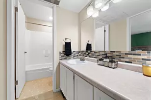 11936 W Mll Rd, Milwaukee, WI 53225 - Photo 10