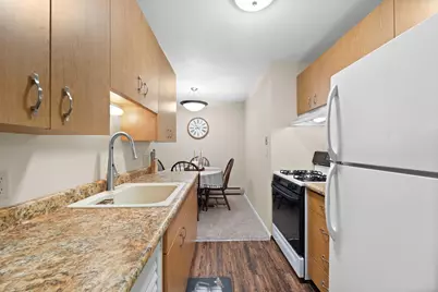 11936 W Mll Rd, Milwaukee, WI 53225 - Photo 8