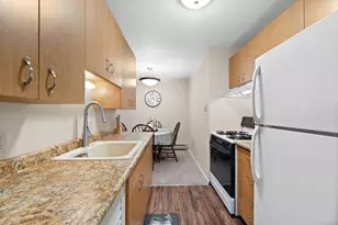 11936 W Mll Rd, Milwaukee, WI 53225 - Photo 8