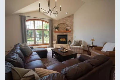 363  Sunshine Dr, Hartland, WI 53029 - Photo 6