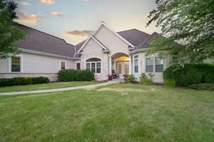 363 Sunshine Dr, Hartland, WI 53029 - Photo 1