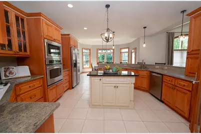 363  Sunshine Dr, Hartland, WI 53029 - Photo 4