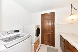 2805 S 83rd St, West Allis, WI 53219 - Photo 38