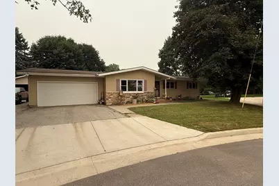 510  Laurel Dr, Francis Creek, WI 54214 - Photo 2