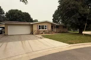 510 Laurel Dr, Francis Creek, WI 54214 - Photo 2