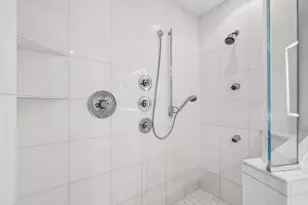 2010 E Windsor Pl, Milwaukee, WI 53202 - Photo 28