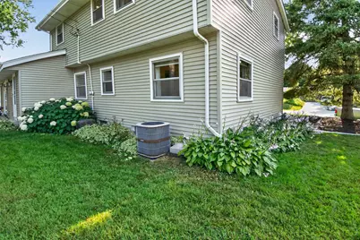 2470  Lionel Ct, Brookfield, WI 53045 - Photo 10