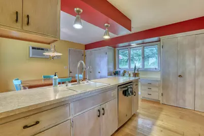 1905  Hillside Dr, Delafield, WI 53018 - Photo 10