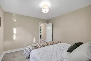 2467 N 57th St, Milwaukee, WI 53210 - Photo 20