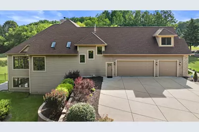 4042  Coopers Hawk Dr, Richfield, WI 53033 - Photo 4