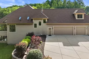 4042 Coopers Hawk Dr, Richfield, WI 53033 - Photo 4