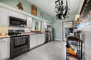 314 Lawn St, Hartland, WI 53029 - Photo 8