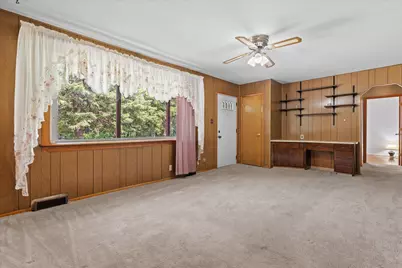 10549 S 4th Ave, Oak Creek, WI 53154 - Photo 16
