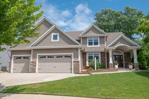 1311 Prairie Creek Blvd, Oconomowoc, WI 53066 - Photo 2